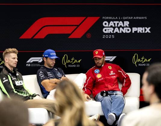 DOHA - (From left to right) Nico Hulkenberg (Kick Sauber), Carlos Sainz (Williams), and Lewis Hamilton (Ferrari) are interviewed at the Lusail International Circuit ahead of the Qatar Grand Prix. ANP SANDER KONING xVIxANPxSportx xxANPxIVx 543217867 originalFilename: 543217867.jpg