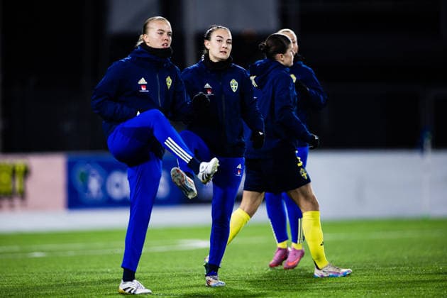 251127 Elin Westlund of Sweden during warm up ahead of the under 23 international friendly football match between Sweden and Italy on November 27, 2025 in Västeras Photo Kenta Jönsson BILDBYRAN COP 210 KJ0289 fotboll football soccer fotball u23 under 23 sverige sweden italien italy dam bbeng  Copyright: KENTAxJÖNSSON BB251127KJ008