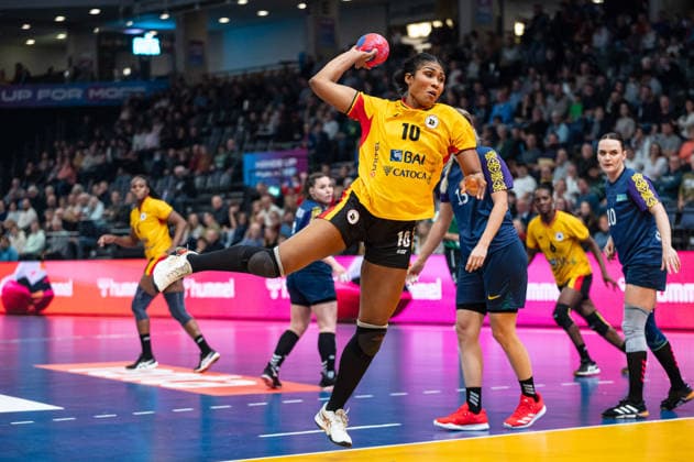KASSOMA Albertina Da Cruz (10 Angola) takes a shot at goal during the IHF Women s Handball World Championship, WM, Weltmeisterschaft game between Angola and Kazakhstan at the SWT Arena in Trier, Germany Copyright: xMartinxPitschx xSPPx Sportspressphoto_SPR66438