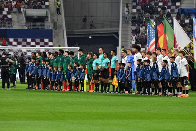 SOCCER - 2025 FIFA U17, U 17 World Cup DOHA,QATAR,27.NOV.25 - SOCCER - FIFA Under 17 World Cup Qatar 2025, final, Portugal vs Austria. Image shows both teams during the anthem.  GEPAxpictures xRanjithxKumar