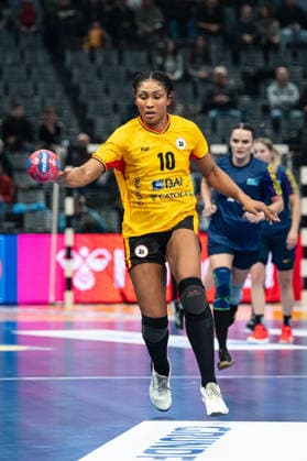 KASSOMA Albertina Da Cruz (10 Angola) controls the ball during the IHF Women s Handball World Championship, WM, Weltmeisterschaft game between Angola and Kazakhstan at the SWT Arena in Trier, Germany Copyright: xMartinxPitschx xSPPx Sportspressphoto_SPR66442