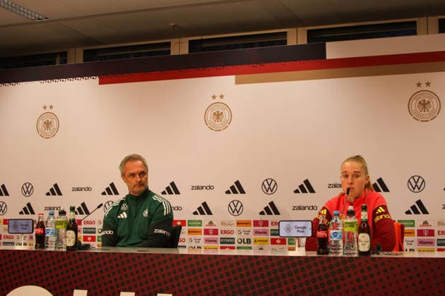 Kaiserslautern, Germany November 27, 2025 UEFA Nations League Women Final PK 2025 Germany vs Spain In the picture from left national coach Christian Wück Wueck Germany and Janina Minge Germany at the final PK in Kaiserslautern Fritz Walter Stadium Rhineland-Palatinate Copyright: xFotostandx xFantinix