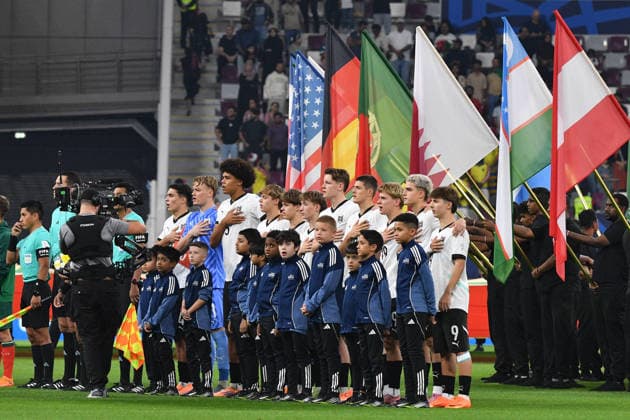 SOCCER - 2025 FIFA U17, U 17 World Cup DOHA,QATAR,27.NOV.25 - SOCCER - FIFA Under 17 World Cup Qatar 2025, final, Portugal vs Austria. Image shows team AUT during the anthem.  GEPAxpictures xRanjithxKumar