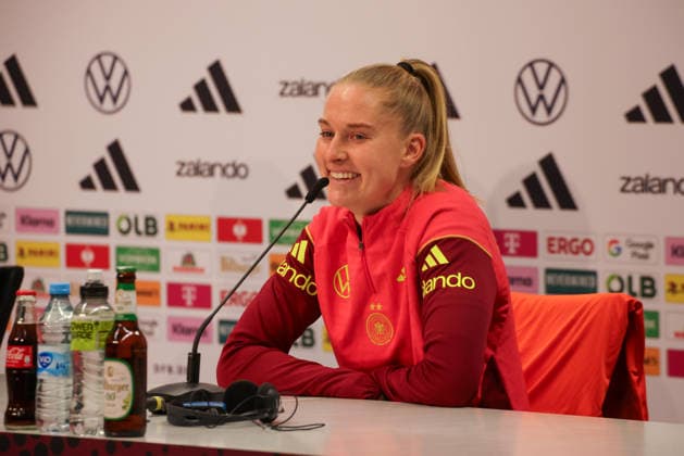 Kaiserslautern, Germany November 27, 2025 UEFA Nations League Women Final PK 2025 Germany vs Spain In the picture Janina Minge Germany at the final PK in Kaiserslautern Fritz Walter Stadium Rhineland Palatinate Copyright: xFotostandx xFantinix