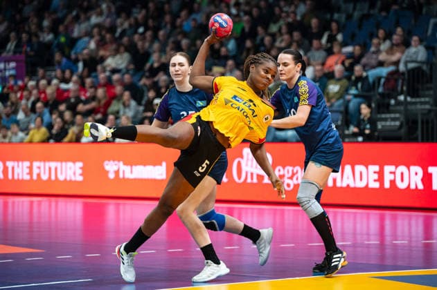 MARIO Liliane (5 Angola) takes a shot at goal during the IHF Women s Handball World Championship, WM, Weltmeisterschaft game between Angola and Kazakhstan at the SWT Arena in Trier, Germany Copyright: xMartinxPitschx xSPPx Sportspressphoto_SPR66448