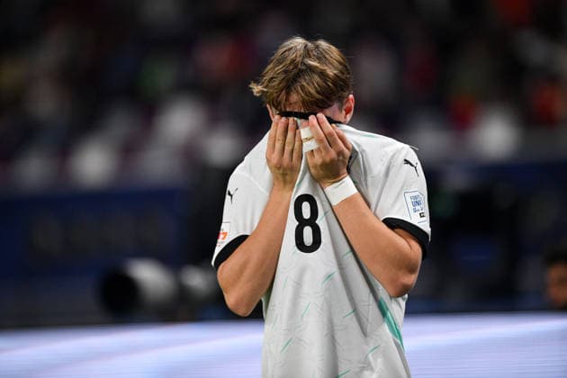 SOCCER - 2025 FIFA U17, U 17 World Cup DOHA,QATAR,27.NOV.25 - SOCCER - FIFA Under 17 World Cup Qatar 2025, final, Portugal vs Austria. Image shows the disappointment of Jakob Werner (AUT).  GEPAxpictures xRanjithxKumar