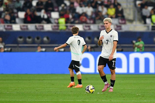 SOCCER - 2025 FIFA U17, U 17 World Cup DOHA,QATAR,27.NOV.25 - SOCCER - FIFA Under 17 World Cup Qatar 2025, final, Portugal vs Austria. Image shows Hasan Deshishku and Nicolas Jozepovic (AUT).  GEPAxpictures xRanjithxKumar