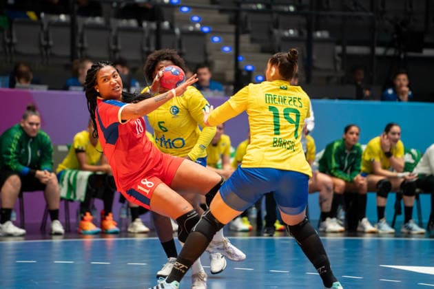 Handball I Women I World Championship I Preliminary round I 1 Matchday I Brazil Cuba I 27 11 2025 Lorena Aide Tellez Delgado 18, Cuba in the throw Stuttgart Porsche Arena Baden Württemberg Germany Copyright: xLobeca MaxxPetershansx
