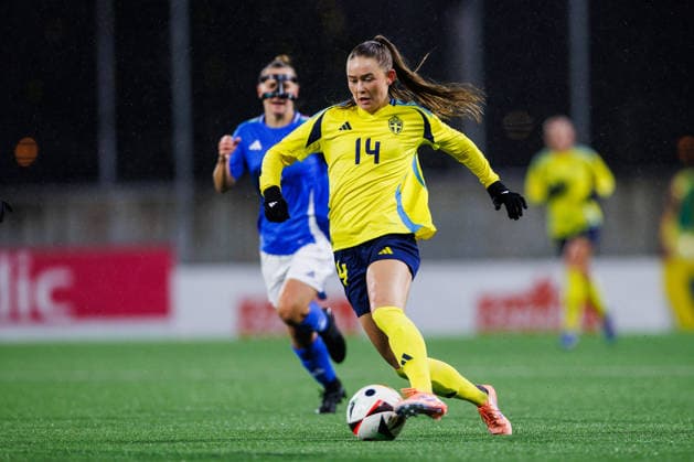 251127 Svea Rehnberg of Sweden during the under 23 international friendly football match between Sweden and Italy on November 27, 2025 in Västeras Photo Kenta Jönsson BILDBYRAN COP 210 KJ0289 fotboll football soccer fotball u23 under 23 sverige sweden italien italy dam bbeng  Copyright: KENTAxJÖNSSON BB251127KJ021