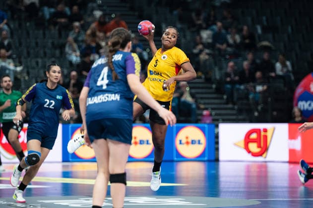 MARIO Liliane (5 Angola) takes a shot at goal during the IHF Women s Handball World Championship, WM, Weltmeisterschaft game between Angola and Kazakhstan at the SWT Arena in Trier, Germany Copyright: xMartinxPitschx xSPPx Sportspressphoto_SPR66451