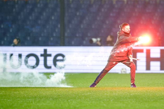 2025-11-27 Feyenoord v Celtic FC - UEFA Europa League, League phase, MD5 ROTTERDAM, NETHERLANDS - NOVEMBER 27: Fireworks on the pitch during the UEFA Europa League, League phase, MD5 match between Feyenoord and Celtic FC at Stadion Feijenoord on November 27, 2025 in Rotterdam, Netherlands. Rotterdam Stadion Feijenoord Netherlands Content not available for redistribution in The Netherlands directly or indirectly through any third parties. Copyright: xBroerxvanxdenxBoomx
