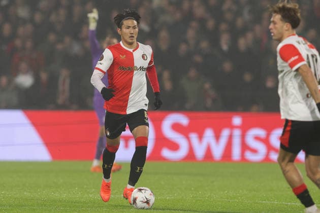 2025-11-27 Feyenoord v Celtic FC - UEFA Europa League, League phase, MD5 ROTTERDAM, NETHERLANDS - NOVEMBER 27: Tsuyoshi Watanabe of Feyenoord runs with the ball during the UEFA Europa League, League phase, MD5 match between Feyenoord and Celtic FC at Stadion Feijenoord on November 27, 2025 in Rotterdam, Netherlands. Rotterdam Stadion Feijenoord Netherlands Content not available for redistribution in The Netherlands directly or indirectly through any third parties. Copyright: xHansxvanxderxValkx