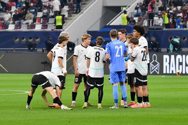 SOCCER - 2025 FIFA U17, U 17 World Cup DOHA,QATAR,27.NOV.25 - SOCCER - FIFA Under 17 World Cup Qatar 2025, final, Portugal vs Austria. Image shows team AUT.  GEPAxpictures xRanjithxKumar