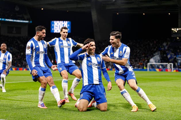 Alan Varela, Gabri Veiga and Francisco Moura seen celebrating after scoring goal during UEFA Europa League game between teams of FC Porto and OGC Nice (Bernardo Benjamim Ball Raw Images) Porto Estadio do Dragao Portugal Copyright: xBernardoxBenjamimx bernardobenjamim_fcporto_nice_2526-07