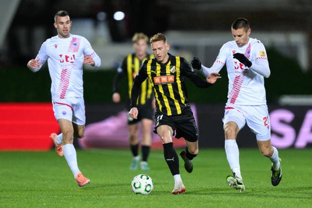 251127 Julius Lindberg of Häcken and Igor Savic of Zrinjski Mostar during the UEFA Conference League between Zrinjski Mostar and Häcken on November 27, 2025 in Mostar Photo Daniel Stiller BILDBYRAN kod DS DS0531 fotboll football soccer fotball uefa conference league conference league zrinjski mostar häcken bbeng bbauto  Copyright: DANIELxSTILLER BB251127DS009