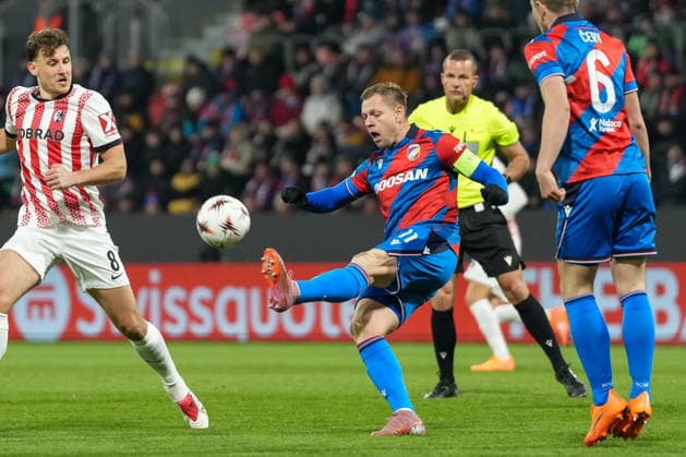 MatÄj Vydra Matej Vydra FC Viktoria Plzeň, Viktoria Pilsen, 11 on the ball , Äaeska republika, Czech Republic, Football, UEFA Europa League, Matchday 5, League phase, 2025 2026, FC Viktoria Pilsen vs SC Freiburg, 27 11 2025, Doosan Arena, Plzen, Pilsen, Czech Republic Plzen, Pilsen Doosan Arena Plzenský kraj, Pilsen region Äaeska republika, Czech Republic Copyright: xArnexAmbergx