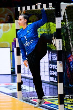 Handball, Womens World Championship, Group G Brazil Cuba Goalkeeper Gabriela Moreschi Brazil Stuttgart Porsche Arena Baden Württemberg Germany