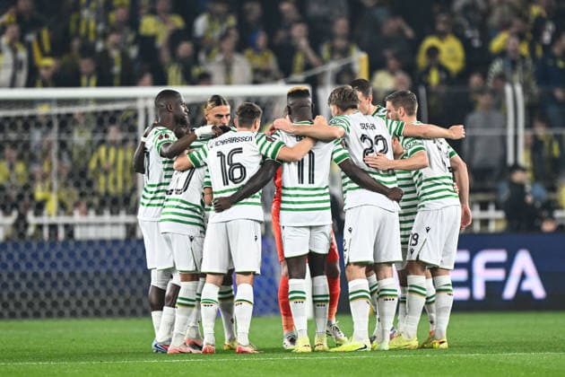 Fenerbahce v Ferencvarosi TC - UEFA Europa League ISTANBUL, TURKIYE - NOVEMBER 27: Players of Ferencvarosi TC group up ahead of the UEFA Europa League week 5 match between Fenerbahce and Ferencvarosi TC at Chobani Stadium in Istanbul, Turkiye on November 27, 2025. Oguz Yeter Anadolu Istanbul Turkey. Editorial use only. Please get in touch for any other usage.  Copyright: x2025xAnadoluxOguzxYeterx