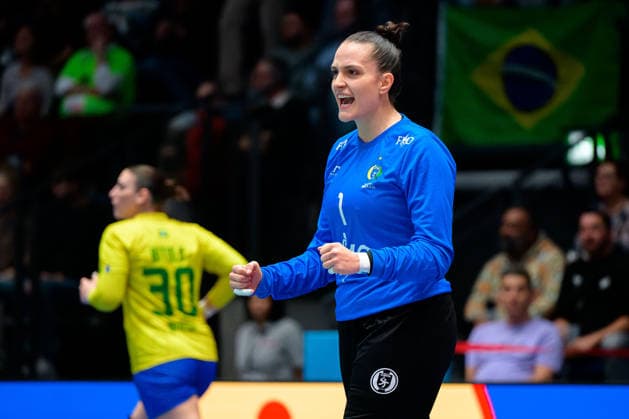 Handball, Womens World Cup, Group G Brazil Cuba Goalkeeper Gabriela Moreschi Brazil Cheers Joy Emotion Stuttgart Porsche Arena Baden Württemberg Germany