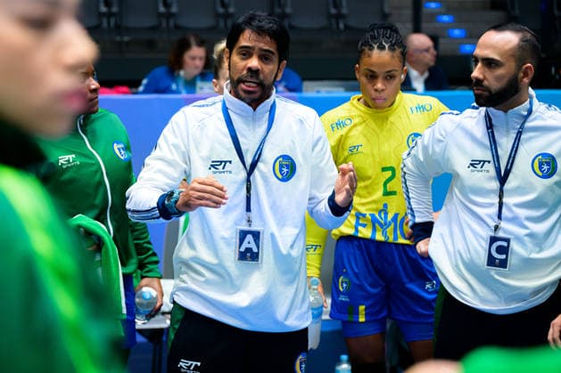 Handball, Womens World Cup, Group G Brazil Cuba Coach Cristiano Silva Brazil Stuttgart Porsche Arena Baden Württemberg Germany