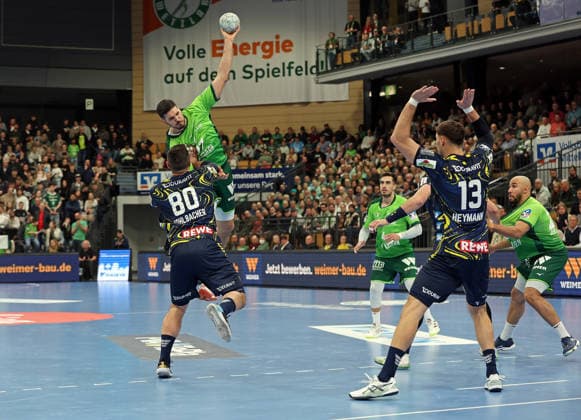 27 11 2025, xovx, Handball Daikin Handball Bundesliga, HSG Wetzlar Rhein Neckar Löwen v l Jannik Kohlbacher Rhein Neckar Löwen , Stefan Cavor HSG Wetzlar , Filip Vistorop HSG Wetzlar , Sebastian Heymann Rhein Neckar Löwen , Cyrill Akakpo HSG Wetzlar Wetzlar Buderus Arena Hessen Germany EN