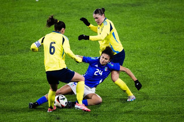 251127 Emilia Pelgander and Hanna Wijk of Sweden against Gaia Distefano of Italy during the under 23 international friendly football match between Sweden and Italy on November 27, 2025 in Västeras Photo Kenta Jönsson BILDBYRAN COP 210 KJ0289 fotboll football soccer fotball u23 under 23 sverige sweden italien italy dam bbeng  Copyright: KENTAxJÖNSSON BB251127KJ024