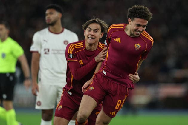 CALCIO - UEFA Europa League - AS Roma vs FC Midtjylland Rome, Italy - November 27, 2025: Neil El Aynaoui of Roma score the goal and celebrate with the team during the Uefa Europa League 2025 2026, football match - day 5 - As Roma vs FC Midtjylland at OLYMPIC STADIUM in Rome. Rome Italy  Copyright: xIPAxSport ABACAx
