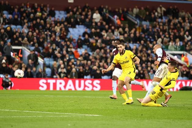 Donyell Malen of Aston Villa scores a goal 2-0. Aston Villa v Young Boys, UEFA Europa League, Group Stage, Football, Villa Park, Birmingham, UK- 27 Nov 2025Birmingham Villa Park United Kingdom EDITORIAL USE ONLY No use with unauthorised audio, video, data, fixture lists, club league logos or live services. Online in-match use limited to 120 images, no video emulation. No use in betting, games or single club league player publications.  Copyright: xRyanxBrowne Shutterstockx 15928061af