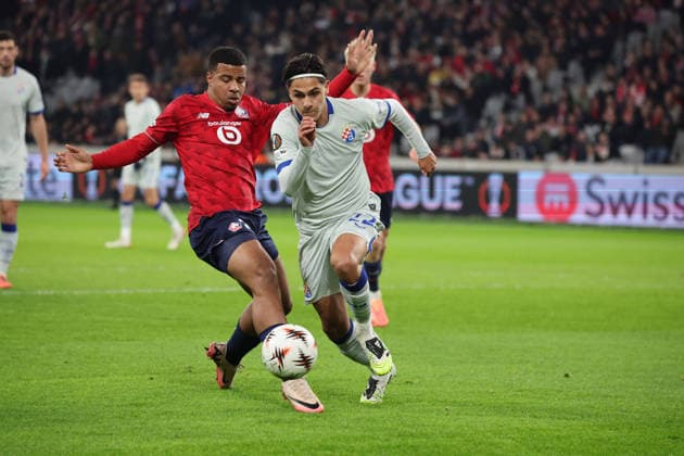 FOOTBALL : LOSC Lille vs Dinamo Zagreb - UEFA Europa League - 27 11 2025 Matteo PEREZ VINLÖF (Dinamo Zagreb) et Hamza IGAMANE (LOSC Lille) lors du match LOSC Lille vs Dinamo Zagreb, UEFA Europa League phase de ligue, Decathlon Arena stade Pierre Mauroy, le 27 novembre 2025 - photo Laurent Sanson PsnewZ  Copyright: xLaurentxSANSONx xPsnewZx