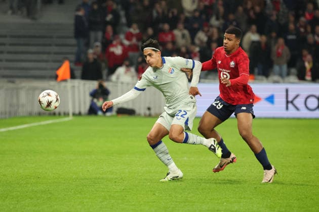 FOOTBALL : LOSC Lille vs Dinamo Zagreb - UEFA Europa League - 27 11 2025 Matteo PEREZ VINLÖF (Dinamo Zagreb) et Hamza IGAMANE (LOSC Lille) lors du match LOSC Lille vs Dinamo Zagreb, UEFA Europa League phase de ligue, Decathlon Arena stade Pierre Mauroy, le 27 novembre 2025 - photo Laurent Sanson PsnewZ  Copyright: xLaurentxSANSONx xPsnewZx