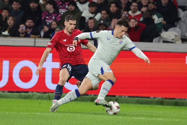 FOOTBALL : LOSC Lille vs Dinamo Zagreb - UEFA Europa League - 27 11 2025 Josip MISIC (Dinamo Zagreb) et Romain PERRAUD (LOSC Lille) lors du match LOSC Lille vs Dinamo Zagreb, UEFA Europa League phase de ligue, Decathlon Arena stade Pierre Mauroy, le 27 novembre 2025 - photo Laurent Sanson PsnewZ  Copyright: xLaurentxSANSONx xPsnewZx