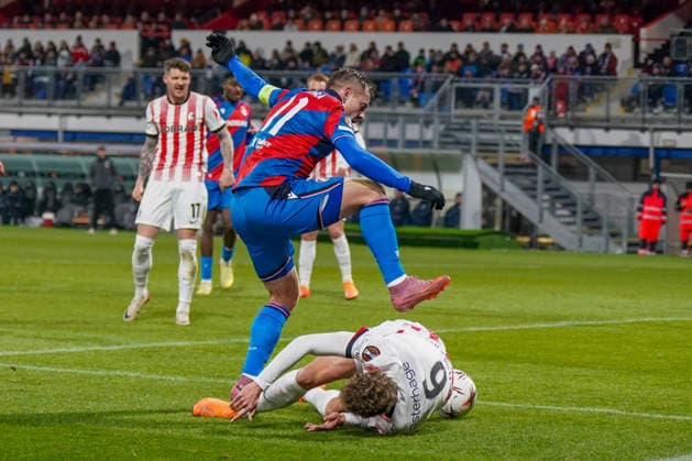 Football UEFA Europa League 2025 26, Matchday 5 Viktoria Pilsen vs SC Freiburg Doosan Arena Pilsen, Czech Republic MatÄj Vydra Matej Vydra Viktoria Pilsen, 11 and Patrick Osterhage SC Freiburg, 06 at the ground Pilsen PlzeÅˆskÃ½ kraj Czech Republic Copyright: xJOERANxSTEINSIEKx