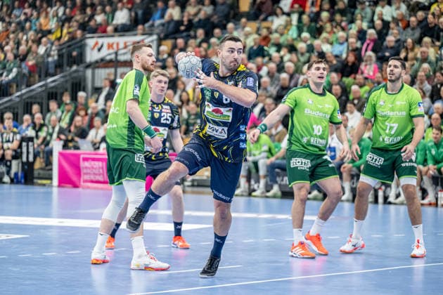 Handball Bundesliga HSG Wetzlar Rhein Neckar Löwen, 27 11 25 Jannik Kohlbacher Rhein Neckar Löwen, 80 , Nikola Grahovac HSG Wetzlar, 2 , Josip Simic HSG Wetzlar, 10 Handball Bundesliga HSG Wetzlar Rhein Neckar Löwen Wetzlar, 27 11 25 Copyright: xBEAUTIFULxSPORTS Roeczeyx