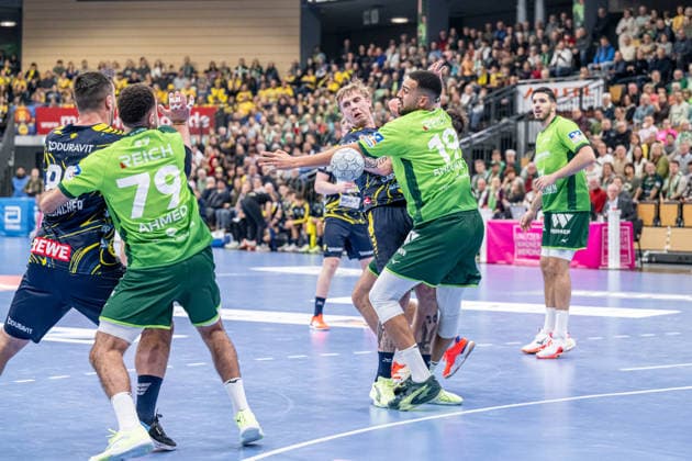 Handball Bundesliga HSG Wetzlar Rhein Neckar Löwen, 27 11 25 Edwin Aspenbäck Rhein Neckar Löwen, 78 , Philipp Ahouansou HSG Wetzlar, 19 , Ahmed Nafea HSG Wetzlar, 79 , Jannik Kohlbacher Rhein Neckar Löwen, 80 Handball Bundesliga HSG Wetzlar Rhein Neckar Löwen Wetzlar, 27 11 25 Copyright: xBEAUTIFULxSPORTS Roeczeyx