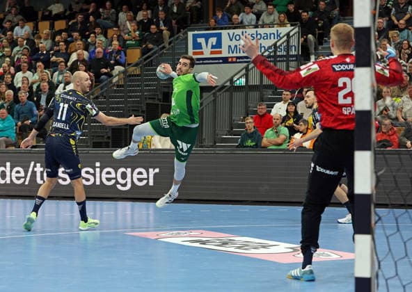27 11 2025, xovx, Handball Daikin Handball Bundesliga, HSG Wetzlar Rhein Neckar Löwen v l Lukas Sandell Rhein Neckar Löwen , Filip Vistorop HSG Wetzlar , Patrick Groetzki Rhein Neckar Löwen , David Späth Rhein Neckar Löwen Wetzlar Buderus Arena Hessen Germany EN