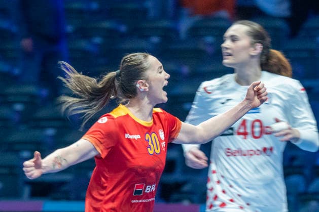 2025-11-27 Romania vs Croatia ROTTERDAM, NETHERLANDS - NOVEMBER 27: Sonia Seraficeanu of Romania during the IHF Worldchampionship 2025 match for women, between Romania and Croatia at Ahoy on November 27, 2025 in Rotterdam, Netherlands. Rotterdam Ahoy Netherlands Content not available for redistribution in The Netherlands directly or indirectly through any third parties. Copyright: xHenkxSeppenx