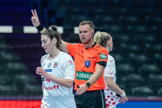2025-11-27 Romania vs Croatia ROTTERDAM, NETHERLANDS - NOVEMBER 27: two minutes for Tina Barisic of Croatia during the IHF Worldchampionship 2025 match for women, between Romania and Croatia at Ahoy on November 27, 2025 in Rotterdam, Netherlands. Rotterdam Ahoy Netherlands Content not available for redistribution in The Netherlands directly or indirectly through any third parties. Copyright: xHenkxSeppenx