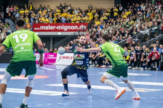 Handball Bundesliga HSG Wetzlar Rhein Neckar Löwen, 27 11 25 Dani Baijens Rhein Neckar Löwen, 77 , Jona Schoch HSG Wetzlar, 22 Handball Bundesliga HSG Wetzlar Rhein Neckar Löwen Wetzlar, 27 11 25 Copyright: xBEAUTIFULxSPORTS Roeczeyx