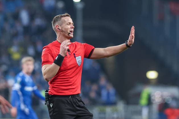 2025.11.27 Poznan Pilka nozna UEFA Liga Konferencji Faza Ligowa Lech Poznan - FC Lausanne N z Sedzia Sigurd Smehus Kringstad Foto Pawel Jaskolka PressFocus 2025.11.27 Poznan Football UEFA Conference League Lech Poznan - FC Lausanne-Sport Credit: Pawel Jaskolka PressFocus NEWSPIX.PL --- newspix.pl 