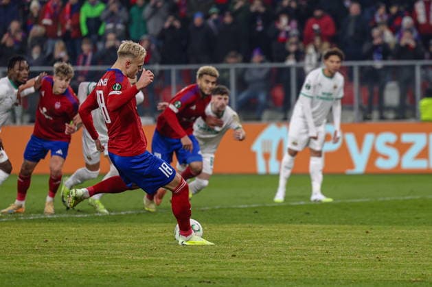 Sosnowiec 27.11.2025. Pilka nozna Liga Konferencji UEFA sezon 2025 2026 kolejka 4 mecz: Rakow Czestochowa - SK Rapid --- Football UEFA Conference League season 2025 2026 round 4 match: Rakow Czestochowa - SK Rapid nz Jonatan Braut Brunes Fot. Michal Gaciarz Arena Akcji NEWSPIX.PL --- newspix.pl 