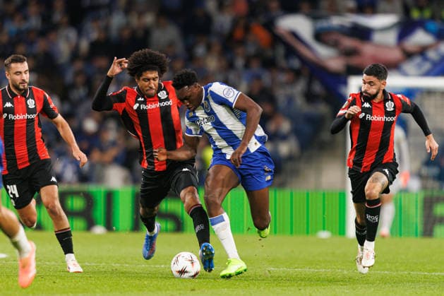 Dante and Samu Aghehowa seen during UEFA Europa League game between teams of FC Porto and OGC Nice (Bernardo Benjamim Ball Raw Images) Porto Estadio do Dragao Portugal Copyright: xBernardoxBenjamimx bernardobenjamim_fcporto_nice_2526-17