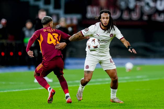 AS Roma v FC Midtjylland - UEFA Europa League 2025 26 League Phase MD5 Wesley of AS Roma and Kevin Mbabu of FC Midtjylland compete for the ball during the UEFA Europa League MD5 match between AS Roma and FC Midtjylland at Stadio Olimpico on November 27, 2025 in Rome, Italy. Rome Stadio Olimpico Lazio Italy Copyright: xGiuseppexMaffiax 251127_UEL_Roma-Midtjylland_6525