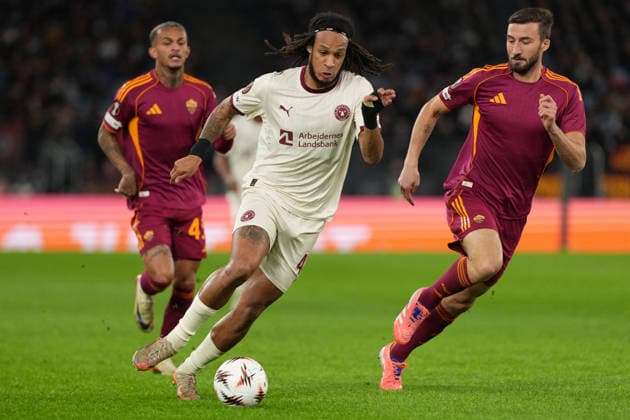 Kevin Mbabu of Midtjylland and Bryan Cristante of AS Roma during the UEFA Europa League 2025 2026 football match between AS Roma and FC Midtjylland at Stadio Olimpico in Rome (Italy), November 27, 2025. AntoniettaxBaldassarre