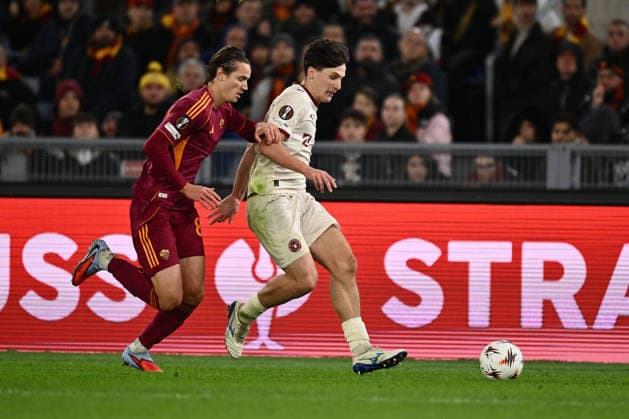 Daniele Ghilardi of A.S. Roma and Mikel Gogorza of F.C. Midtjylland are in action during the UEFA Europa League phase day 5 football match between between A.S. Roma and F.C. Midtjylland at the Olympic Stadium on November 27, 2025 in Rome, Italy.  Copyright: xDomenicoxCippitelli IPAxSportx xipa-agency.netx xx IPA_68447506 IPA_Agency_IPA68447506