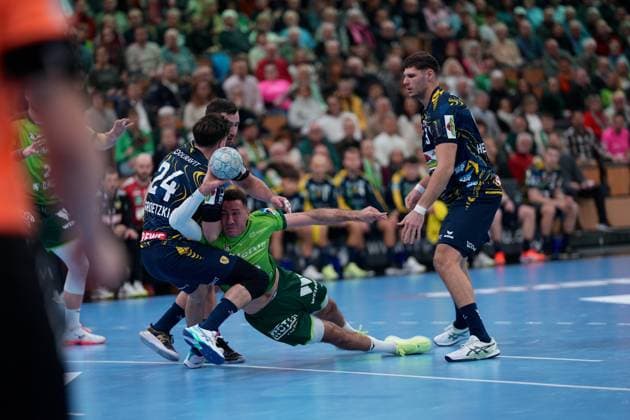 Ahmed Nafea ( 79 Wetzlar ) Patrick Groetzki ( 24 Rhein-Necker-Löwen) Jannik Kohlbacher ( 80 Rhein-Necker-Löwen) during the Daikin Handball-Bundesliga match between HSG Wetzlar and Rhein-Neckar-Löwen at Buderus Arena Wetzlar. Copyright: xJuliaxKneisslx xSPPx Sportspressphoto_SPR66468