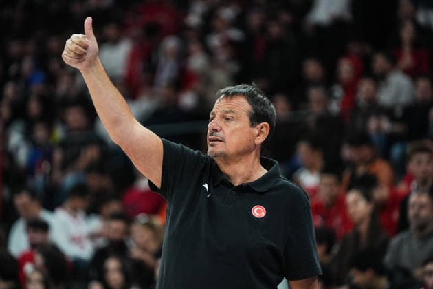 Turkiye v Bosnia and Herzegovina - FIBA World Cup European Qualifiers ISTANBUL, TURKIYE - NOVEMBER 27: Head coach of Turkiye Ergin Ataman gives tactics during the FIBA World Cup European Qualifiers group C first basketball match between Turkiye and Bosnia and Herzegovina at Turkcell Basketball Development Centre in Istanbul, Turkiye on November 27, 2025. Hakan Akgun Anadolu Istanbul Turkey. Editorial use only. Please get in touch for any other usage.  Copyright: x2025xAnadoluxHakanxAkgunx