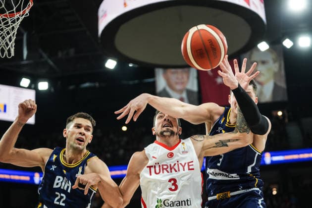 Turkiye v Bosnia and Herzegovina - FIBA World Cup European Qualifiers ISTANBUL, TURKIYE - NOVEMBER 27: Yigitcan Saybir (3) of Turkiye in action against Emir Sulejmanovic (22) of Bosnia and Herzegovina during the FIBA World Cup European Qualifiers group C first basketball match between Turkiye and Bosnia and Herzegovina at Turkcell Basketball Development Centre in Istanbul, Turkiye on November 27, 2025. Hakan Akgun Anadolu Istanbul Turkey. Editorial use only. Please get in touch for any other usage.  Copyright: x2025xAnadoluxHakanxAkgunx
