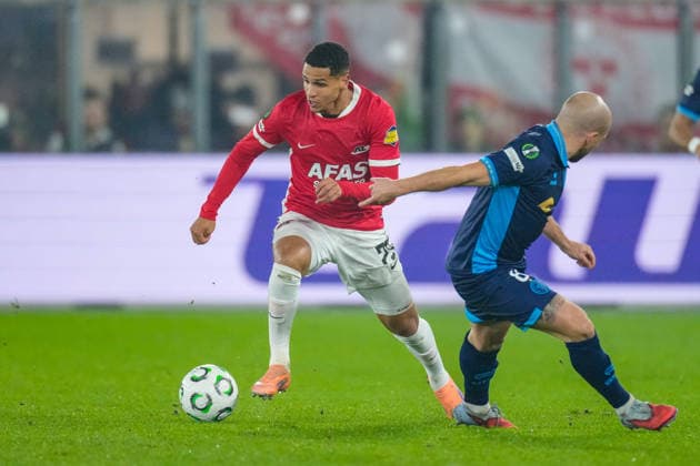 2025-11-27 AZ Alkmaar v Shelbourne FC - UEFA Conference League 2025 26 League Phase MD4 ALKMAAR, NETHERLANDS - NOVEMBER 27: Wassim Bouziane of AZ Alkmaar runs with the ball during the UEFA Conference League 2025 26 League Phase MD4 match between AZ Alkmaar and Shelbourne FC at AFAS Stadion on November 27, 2025 in Alkmaar, Netherlands. Alkmaar AFAS Stadion Netherlands Content not available for redistribution in The Netherlands directly or indirectly through any third parties. Copyright: xEdxvanxdexPolx