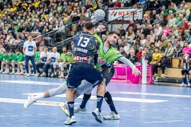 Handball Bundesliga HSG Wetzlar Rhein Neckar Löwen, 27 11 25 Filip Vistorop HSG Wetzlar, 4 , Sebastian Heymann Rhein Neckar Löwen, 13 Handball Bundesliga HSG Wetzlar Rhein Neckar Löwen Wetzlar, 27 11 25 Copyright: xBEAUTIFULxSPORTS Roeczeyx