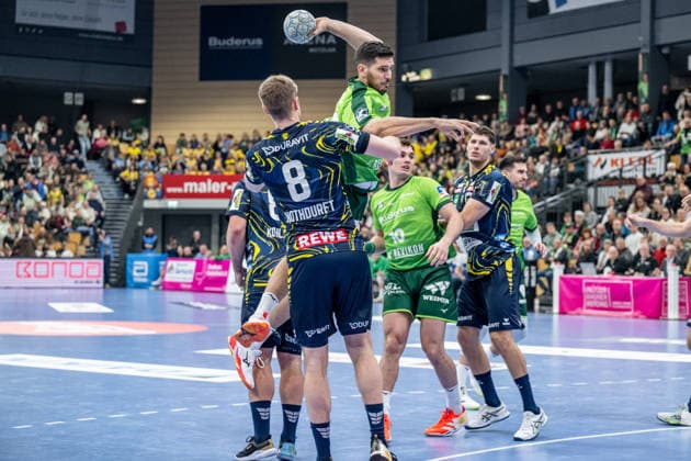 Handball Bundesliga HSG Wetzlar Rhein Neckar Löwen, 27 11 25 Stefan Cavor HSG Wetzlar, 77 , Josip Simic HSG Wetzlar, 10 , Tim Nothdurft Rhein Neckar Löwen, 8 , Sebastian Heymann Rhein Neckar Löwen, 13 Handball Bundesliga HSG Wetzlar Rhein Neckar Löwen Wetzlar, 27 11 25 Copyright: xBEAUTIFULxSPORTS Roeczeyx